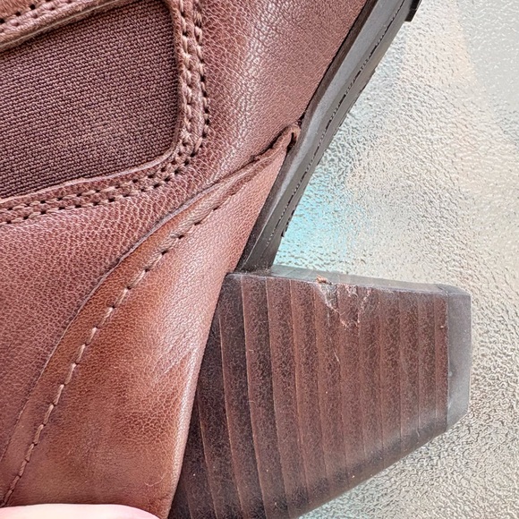 Bear Traps Women's Heeled Leather Shoes. - Picture 3 of 3